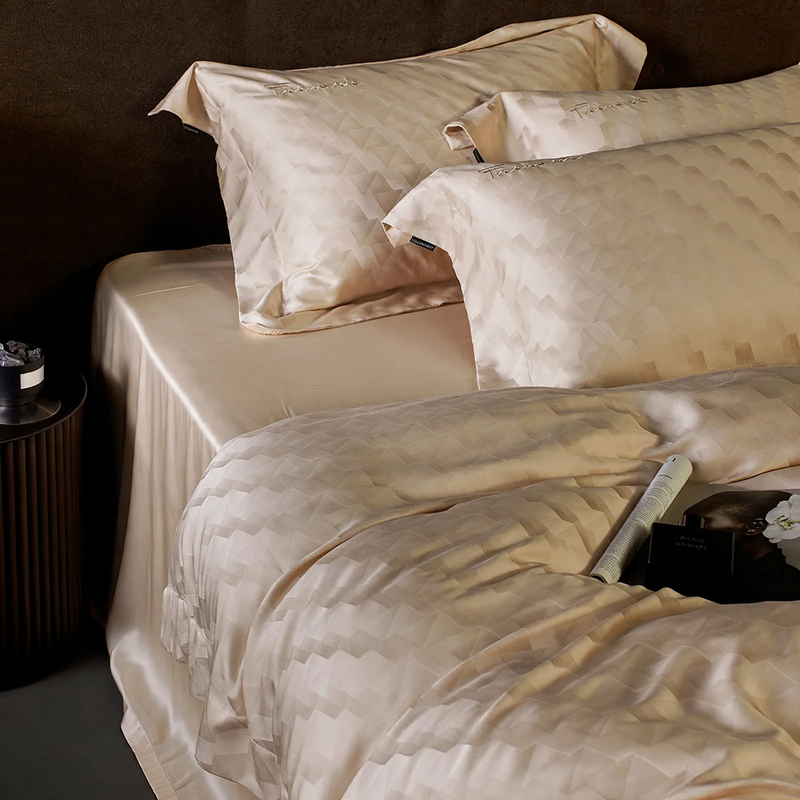 Lyocell bedding set with geometric pattern