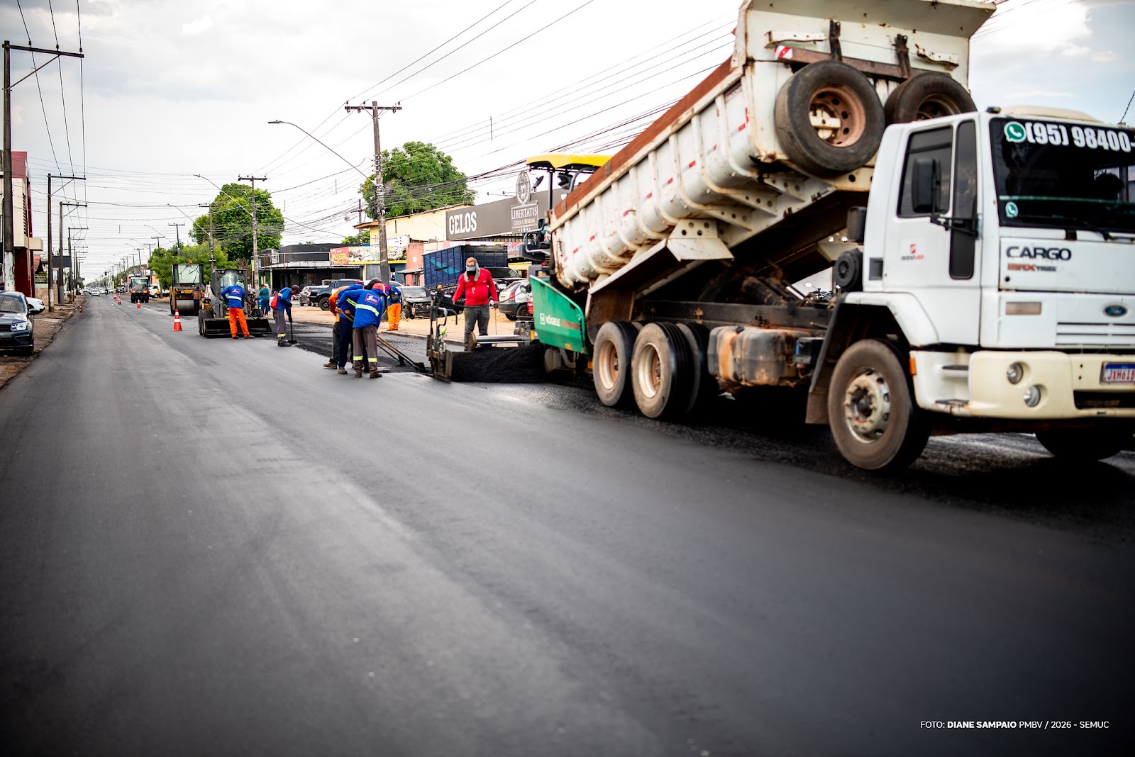 Trecho da avenida Mário Homem de Melo em obras de recapeamento em Boa Vista