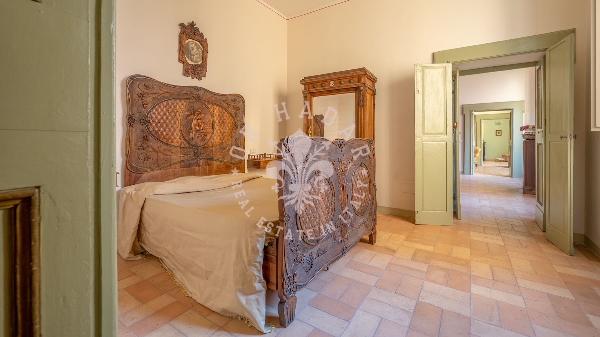 פאלאצו פטרוני (Palazzo Petroni) — 14