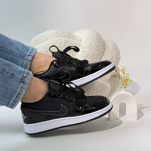 Jordan Retro 1 Low Negro Charol