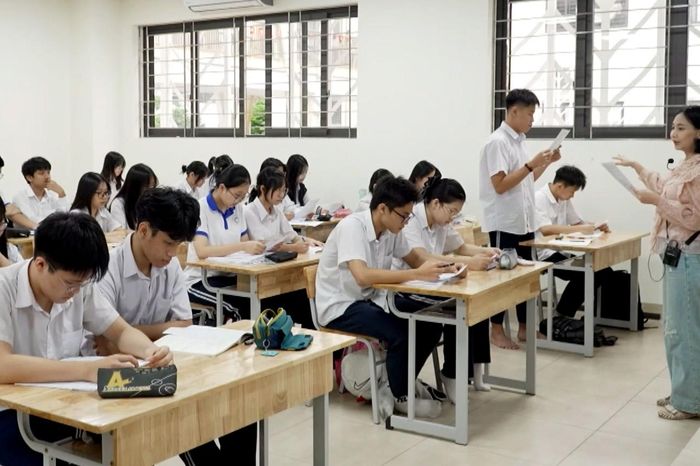 Hà Nội có gần 125.000 thí sinh đăng ký thi vào lớp 10 công lập - Đài Phát thanh và truyền hình Hà Nội