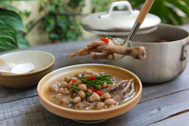 Chân Gà Hầm Đậu Phộng