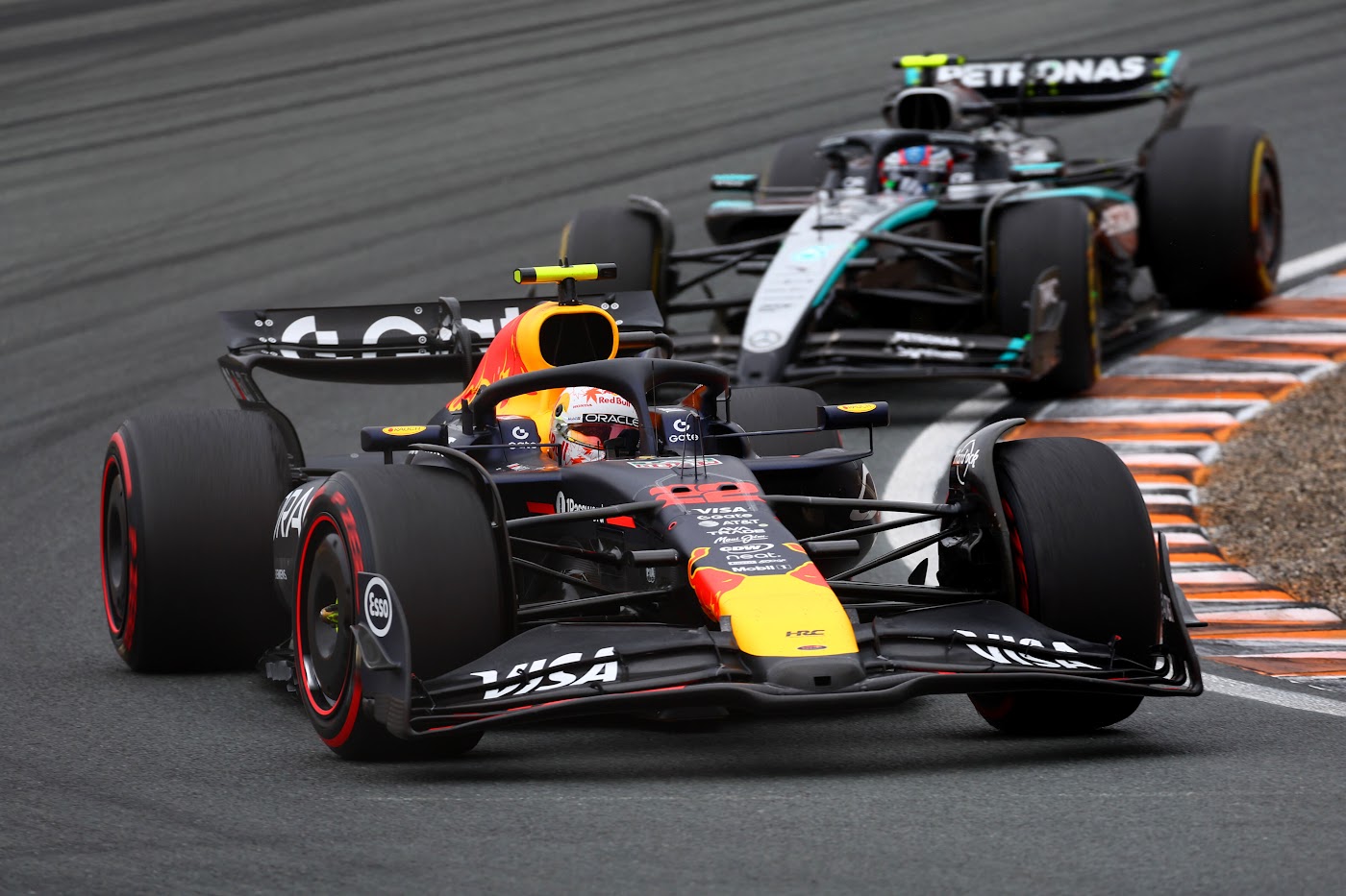 Kereta Formula One di Dutch GP 2025, foto arkib dipilih kerana subjek kereta jelas dalam crop tengah.