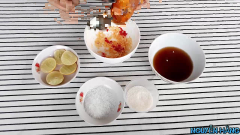 Các bạn chuẩn bị salad hoặc rau để ăn kèm với cá nhé. Mình muốn ăn kèm salad nên trong video của mình có salad. Nếu các bạn thích làm theo có thể bấm vào video để xem cách làm salad nhé. Mình chỉ muốn hướng dẫn làm cá nướng thôi nhé!