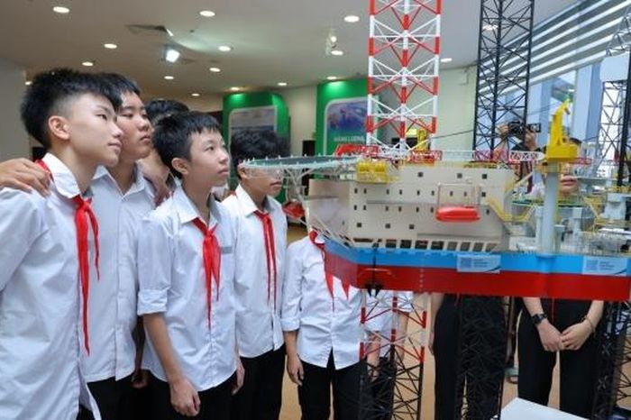 [VIDEO] Học sinh Nghệ An tham quan Petrovietnam: Khơi dậy khát vọng chinh phục khoa học công nghệ - Tạp chí Petrotimes