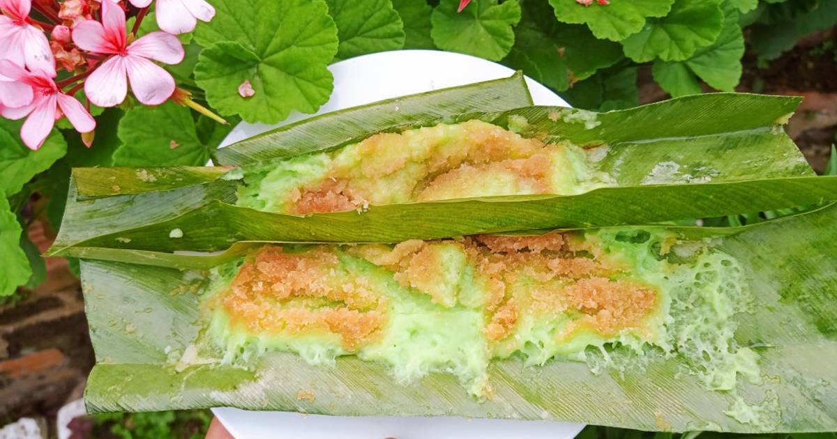 Bánh nếp lá dứa nhân dừa