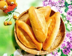 Bánh sau khi đã nở gần được thì bật lò nướng 200 độ, nhiệt dưới 180 độ làm nóng lò 10 phút trước khi cho bánh vào nướng. Lò sau khi đã nóng thì cho vào nướng khoảng 20-25 phút là bánh chín vàng đều, lấy bánh ra để cho nguội bớt là có thể thưởng thức.