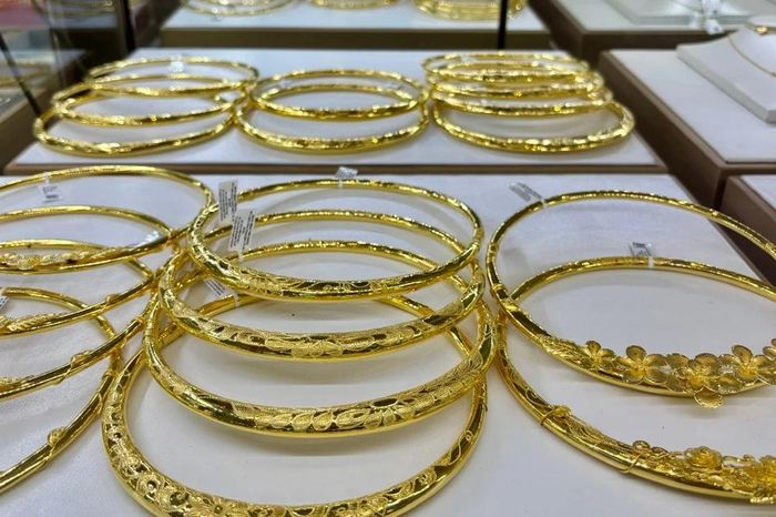 Giá vàng ngày 29/4: Vàng miếng, vàng nhẫn giảm mạnh khi giá vàng thế giới tiếp đà trượt sâu - Báo Nhân Dân