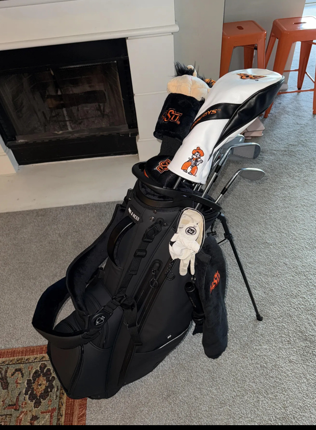 Pins and Aces Golf Bag