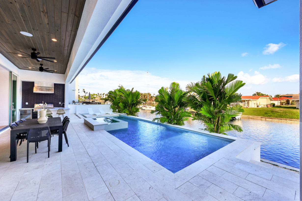 5309 Bayshore Ave interior