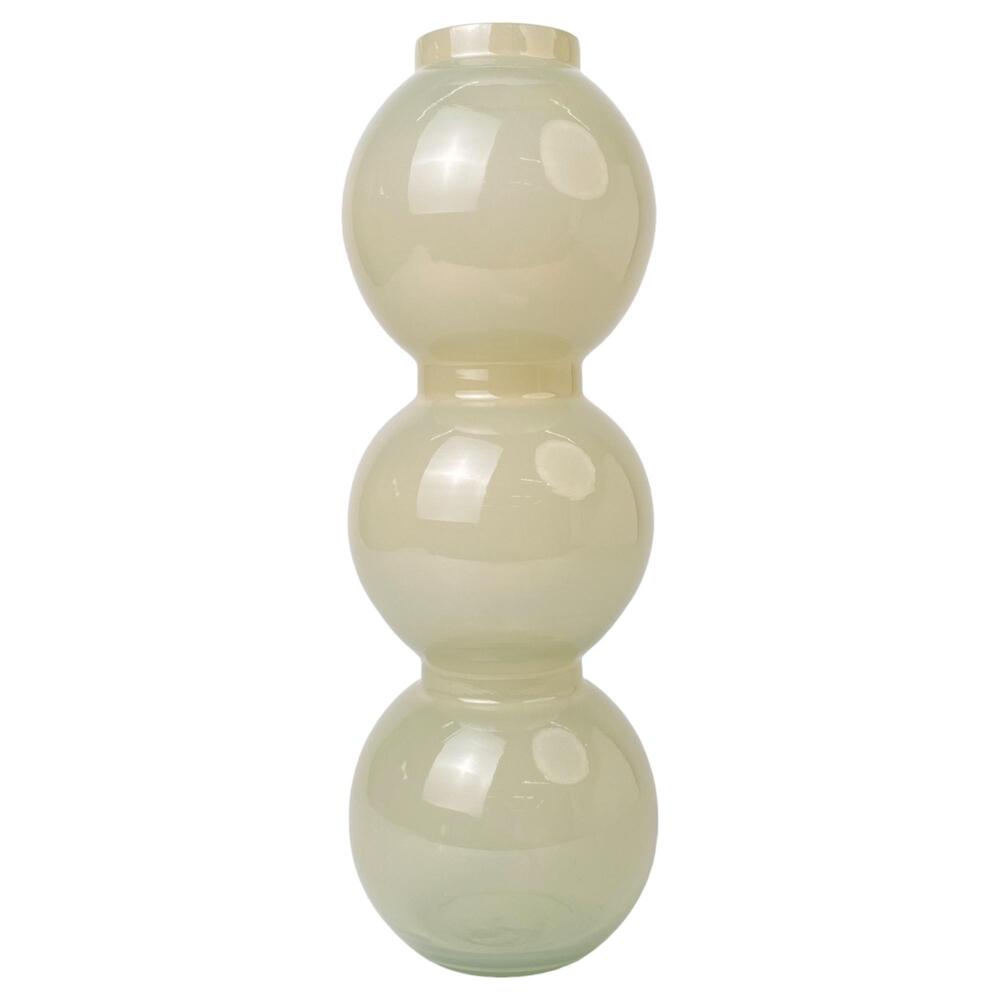 Florero decorativo de vidrio Concepts™ Atmosphere de 31 cm color blanco nacarado