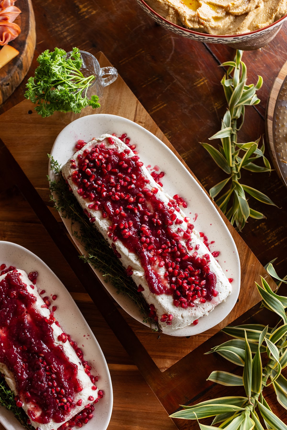 Terrine de gorgonzola com geleia de frutas vermelhas e romã, prato assinado pelo Joli Buffet