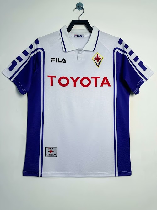 Equipación de visitante de la Fiorentina 1999.jpeg