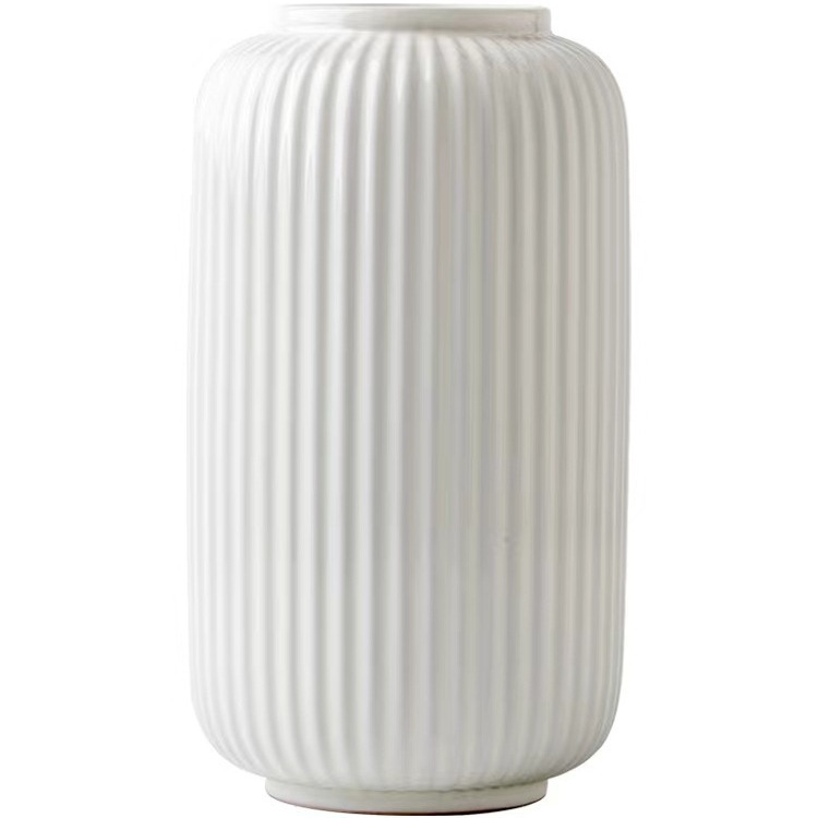 Keramikblumenvase mit Rillen, modern, Weiß