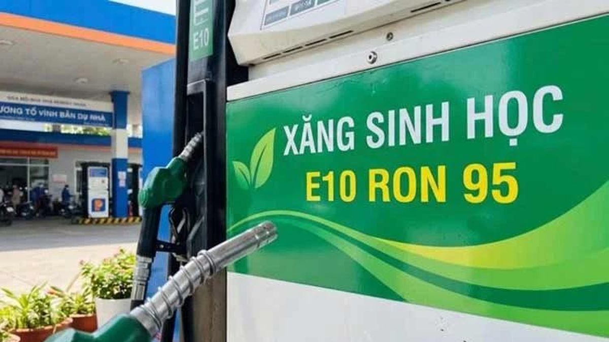 Ôtô, xe máy đang sử dụng có cần súc bình khi đổ xăng E10 - Báo Tri thức &amp; Cuộc sống