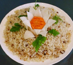 Bày món ăn ra đĩa, trang trí tùy thích. Ăn kèm nước tương nếu thấy nhạt.