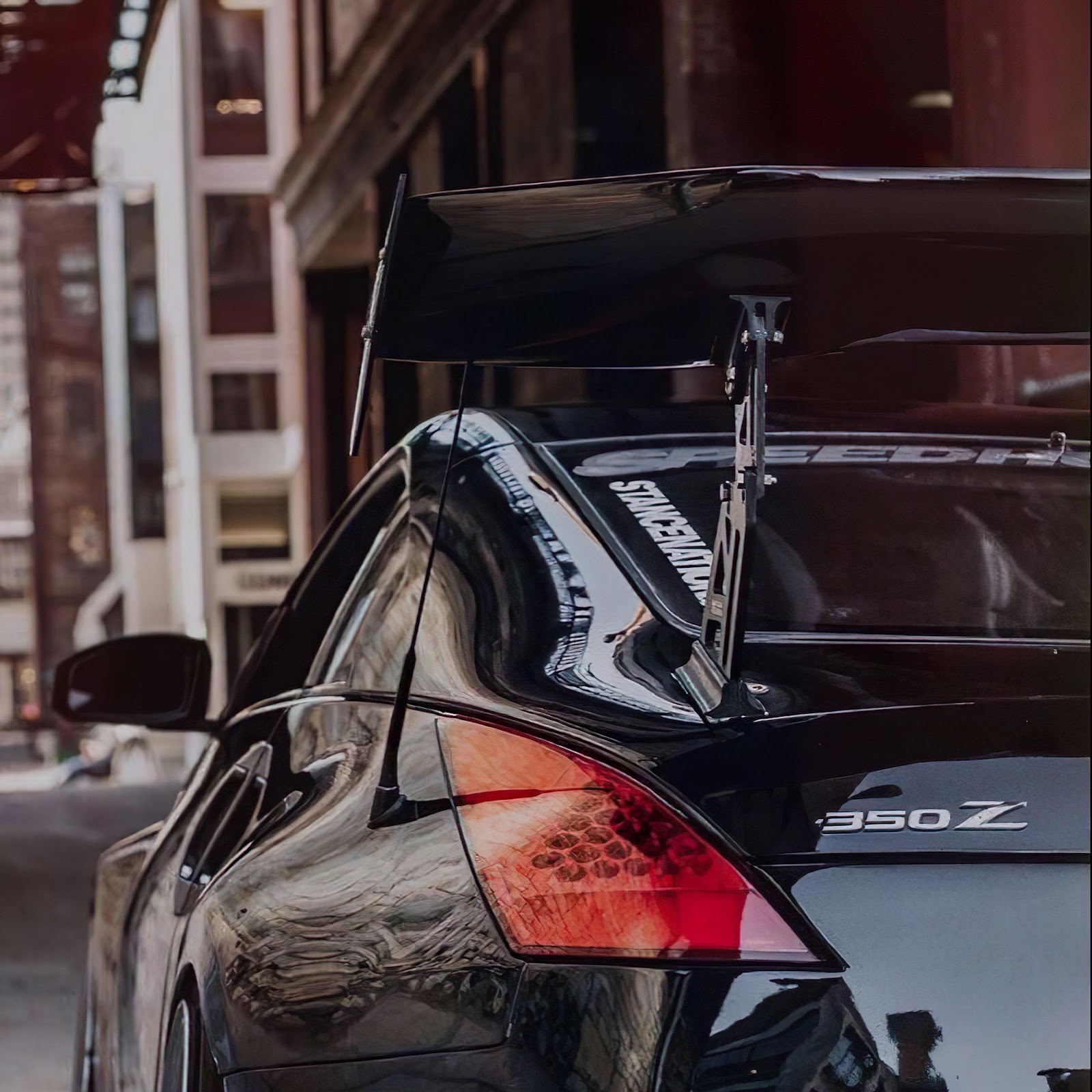 Download Black Nissan 350Z Street Stance 4K iPhone