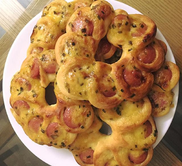 Bánh Mì Nhân Xúc Xích Béo Thơm