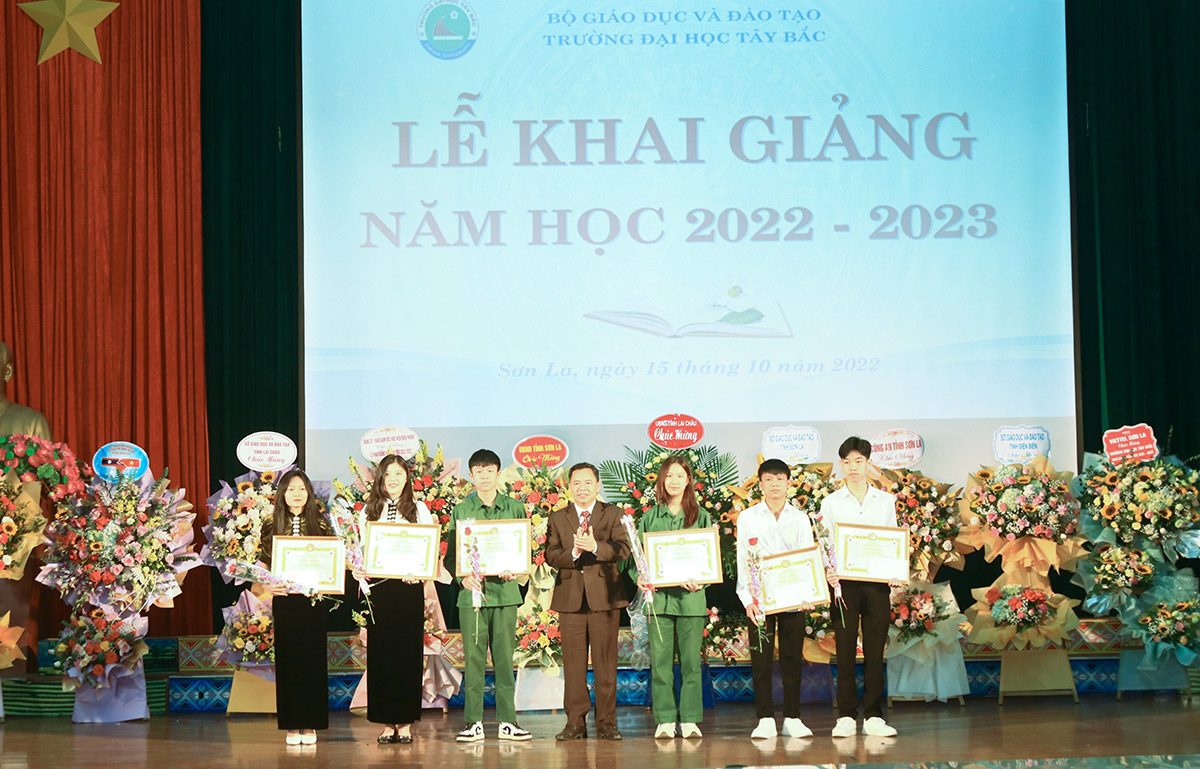Lễ Khai giảng năm học 2022 - 2023 của Trường Đại học Tây Bắc thành công tốt đẹp
