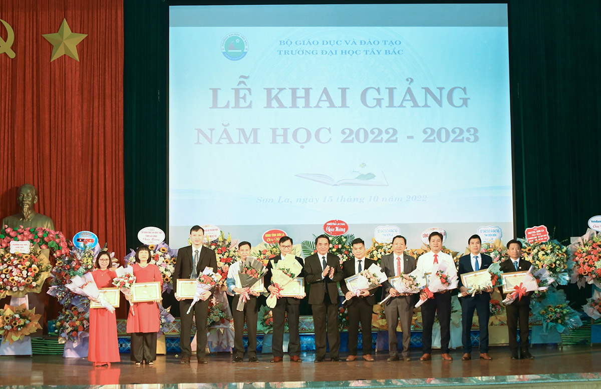 Lễ Khai giảng năm học 2022 - 2023 của Trường Đại học Tây Bắc thành công tốt đẹp