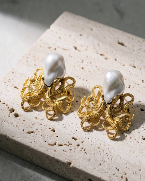 Oceanic Abyssal Pearl Studs frontend image