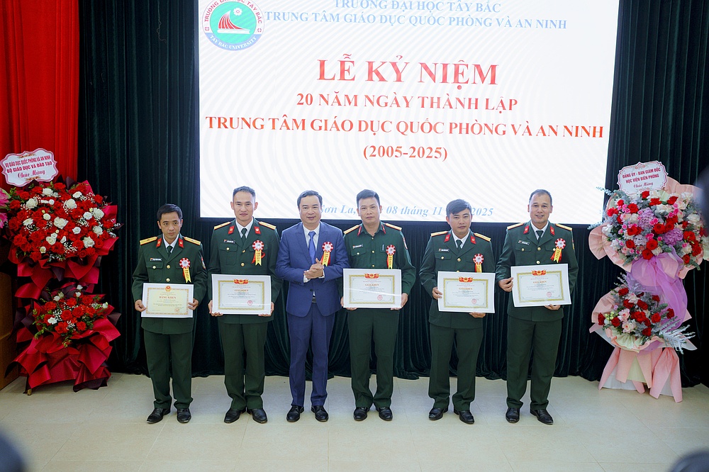 Lễ kỷ niệm 20 năm thành lập Trung tâm giáo dục Quốc phòng và An ninh Trường Đại học Tây Bắc