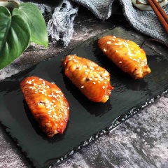 Với một cái lò nướng nhỏ và còn hoạt động tốt là bạn có thể bắt tay vào làm ngay món Cánh gà nướng sốt mật ong theo hướng dẫn tỉ mỉ trên đảm bảo món gà nướng ra được thơm béo, hấp dẫn, dùng ăn chơi hay ăn với cơm đều được.