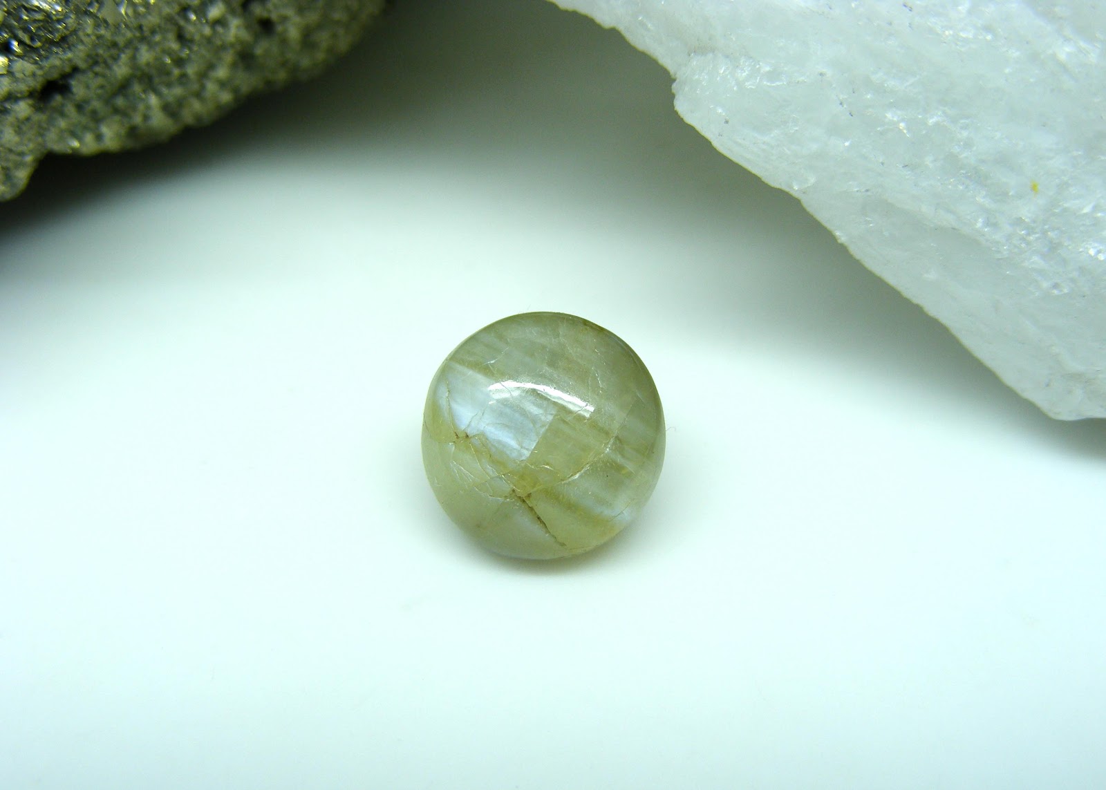 Natural Chrysoberyl Cat's Eye