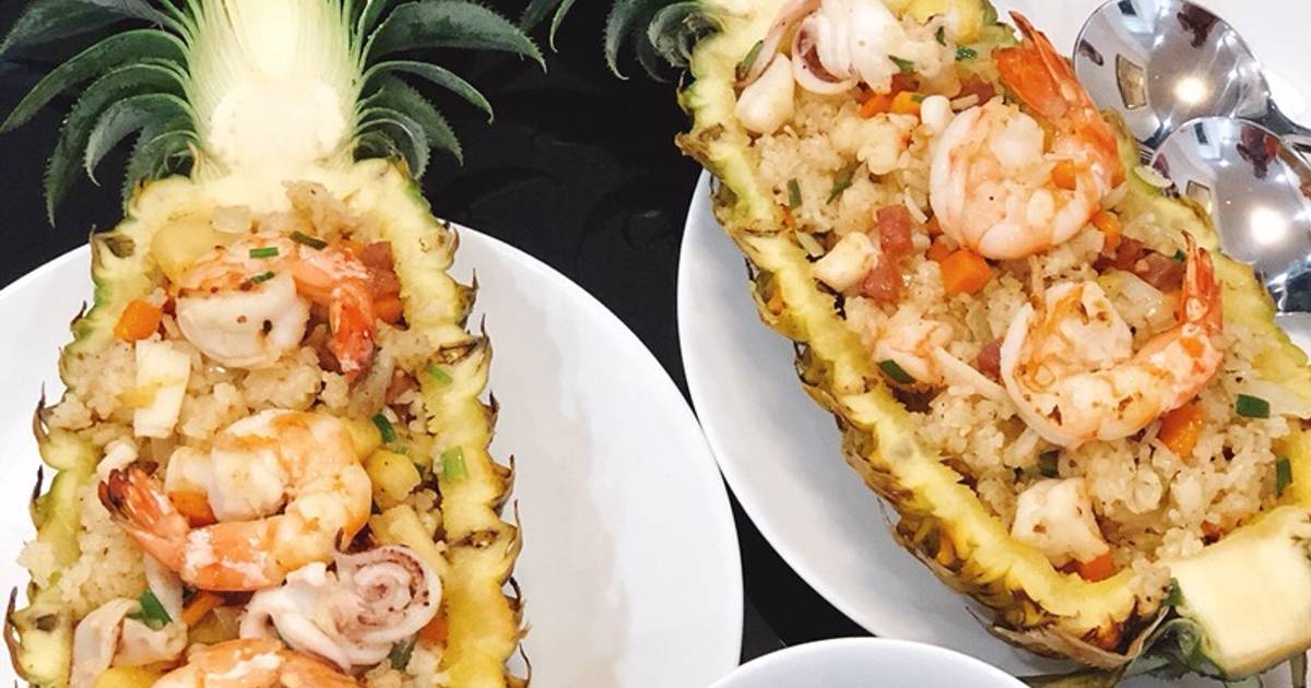 Cơm chiên hải sản trái thơm