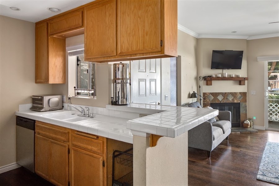 13818 Midland Rd interior