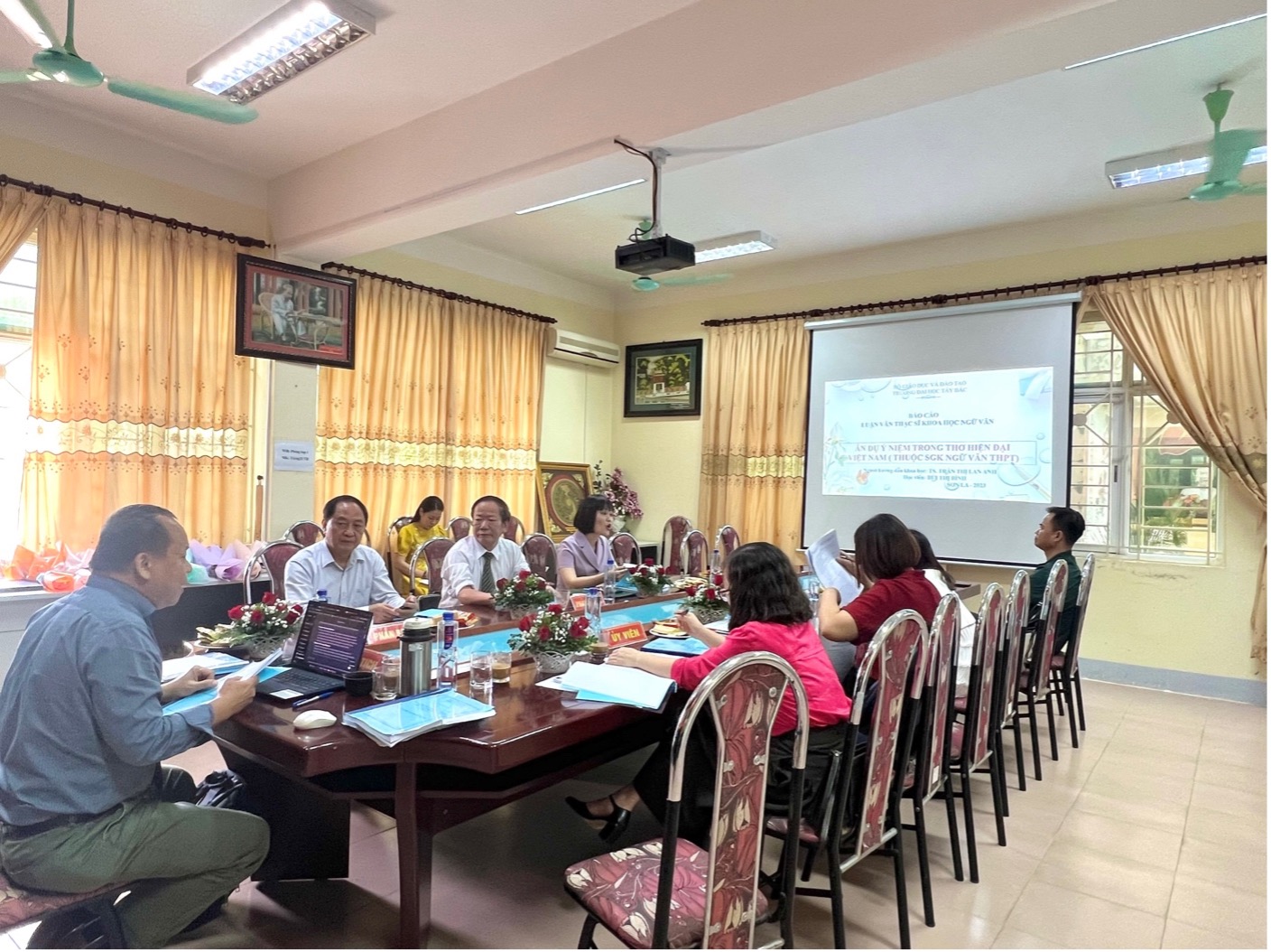 Trường Đại học Tây Bắc tổ chức thành công Lễ Bảo vệ luận văn thạc sĩ khóa 10 chuyên ngành Ngôn ngữ Việt Nam
