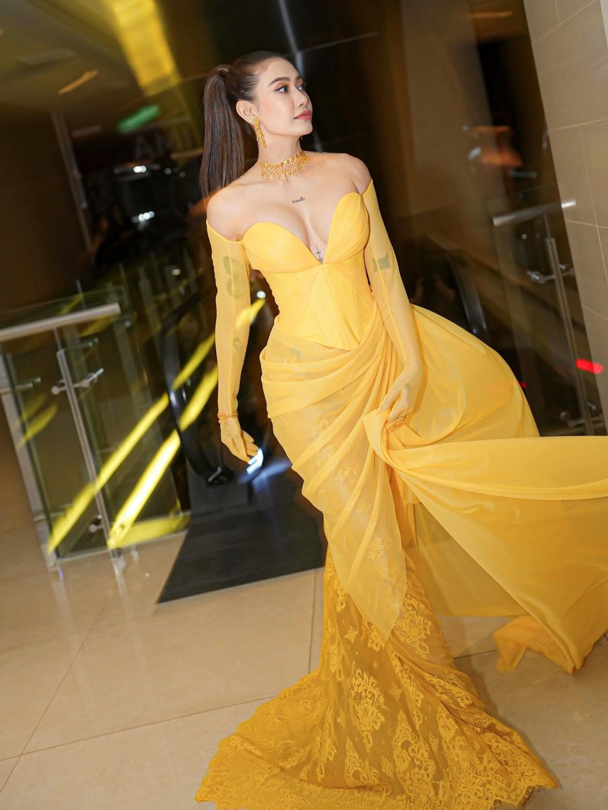 သင်ဇာဝင့်ကျော် - Thinzar Wint Kyaw - Sexy Model and Actress