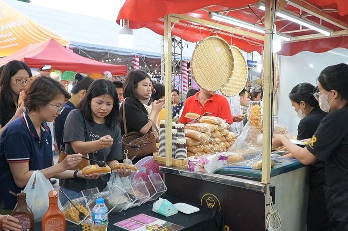 Du khách trầm trồ về những sản phẩm độc đáo nhất tại Lễ hội Bánh mì 2026 - Báo VietnamPlus