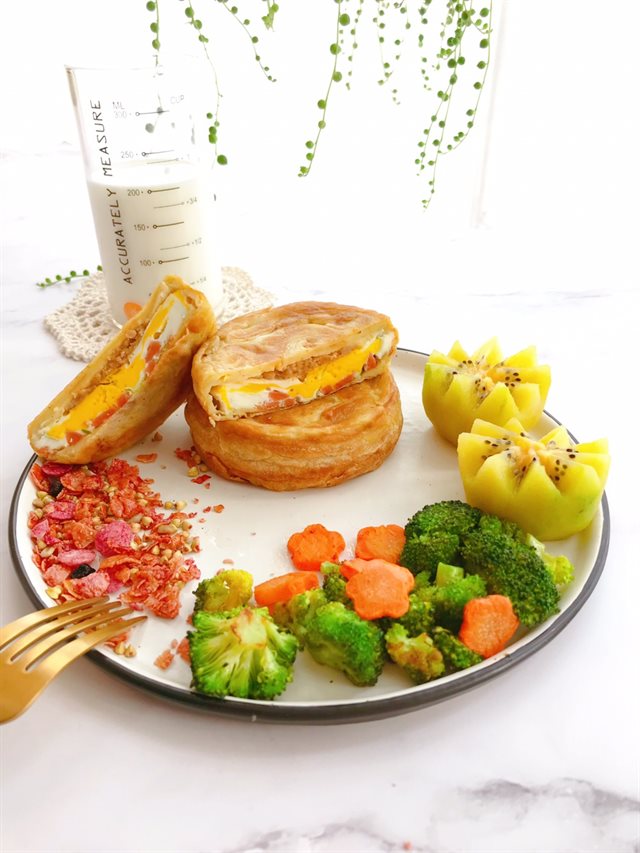 Bánh Trứng Chiên Thịt Và Rau Củ