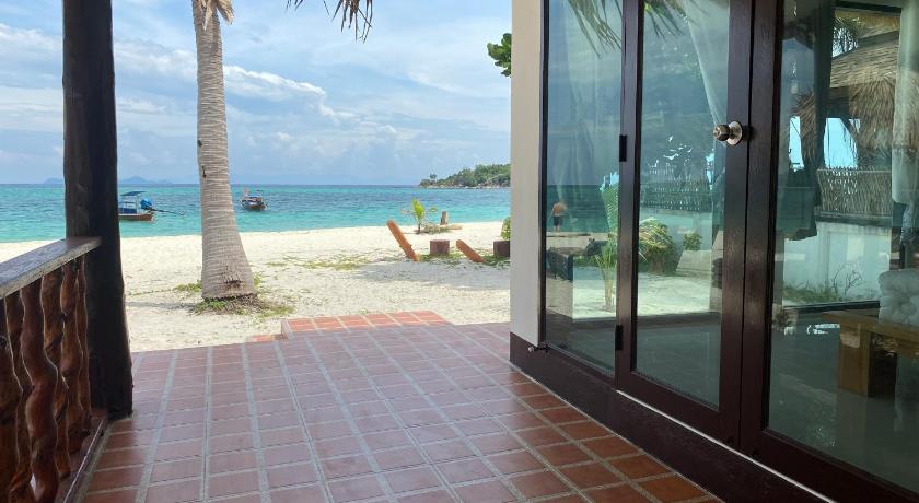 Superior Sea Front Villa Thumb 3