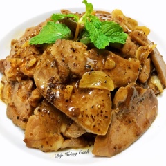 Cho lưỡi heo xốt tiêu đen ra dĩa dùng với cơm hoặc bánh mì đều ngon. Cách làm lưỡi heo xốt tiêu đen đơn giản phải không nào? Lưu lại ngay để mời cả nhà thưởng thức ngay nhé.