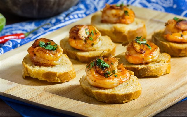 Tôm Cháy Tỏi Với Bánh Mì Nướng
