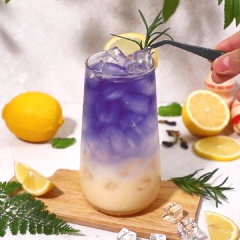 Để ly nước được xinh hơn bạn trang trí thêm với 1 lát chanh vàng cắt mỏng và cắm vào 1 lá rosemary vào ly là hoàn tất. Món nước soda chanh hoa đậu biếc vừa đẹp mắt lại vừa có tác dụng giải nhiệt cho hè này. Bạn còn chờ gì nữa mà không bắt tay vào và thực hiện ngay thôi!