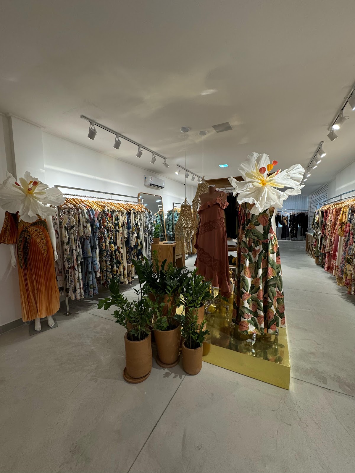 Universo FARM no showroom Low Profile + Dreams