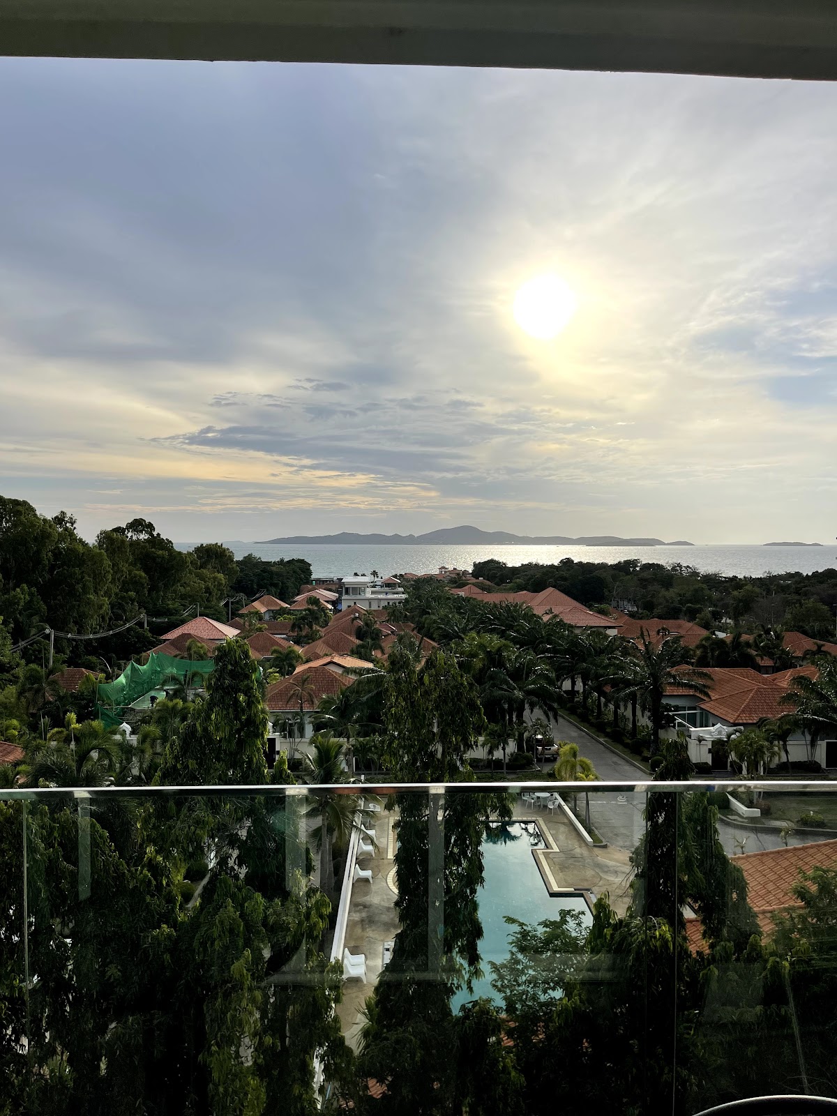 Unixx - 2 Bed, Floor 37 11