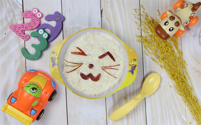 Cơm Sữa Trộn Táo Cho Bé
