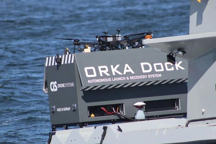 Đức ra mắt hệ thống cảng hàng không tự động cho UAV trên tàu chiến - Báo Tri thức &amp; Cuộc sống