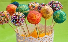 Vậy là kẹo mút oreo đã hoàn thành! Xinh xinh, đẹp mắt như thế này thì ai nỡ mà thưởng thức chứ.