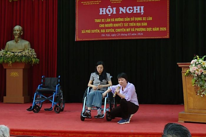 Trao tặng phương tiện cho người khuyết tật Hà Nội - Đài Phát thanh và truyền hình Hà Nội