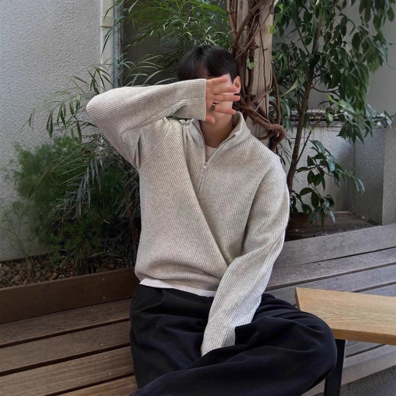 Stylish knitted sweater with a zipper