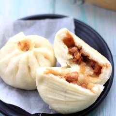 Tắt lửa, để bánh bao nhân thịt nướng BBQ trong nồi 5 phút rồi chuyển ra ăn nóng nhé!