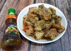 Trong vô số các món về sườn non thì sườn non kho mặn này là đơn giản nhất, dễ làm mà lại còn thơm ngon hao cơm nữa chứ. Còn chần chừ gì nữa mà không thử ngay món sườn non kho mặn này nha.