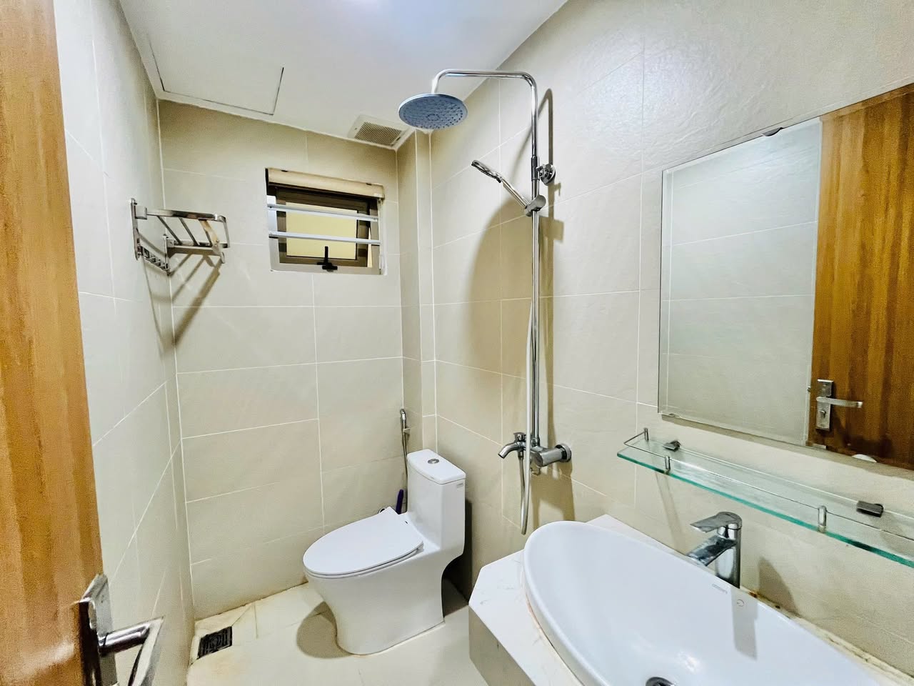 Căn hộ 2 giường đủ nội thất, máy giặt riêng - gần trường ĐH FPT 3