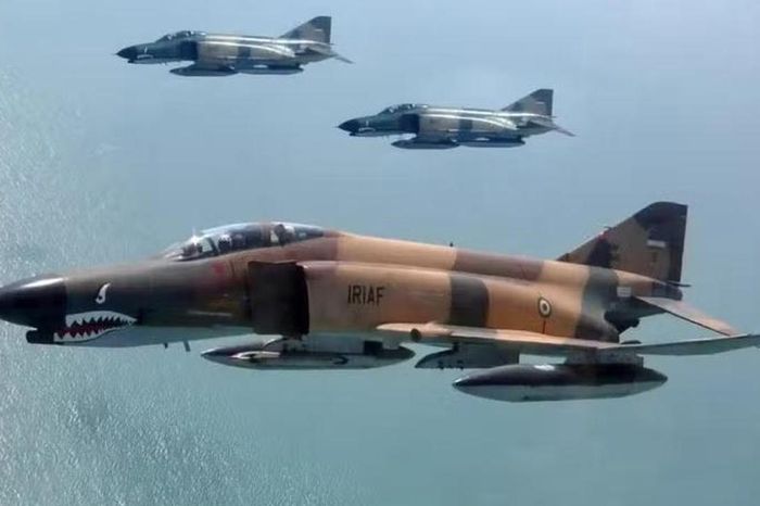 Chiến đấu cơ Iran tái xuất đầy ngạo nghễ trên bầu trời - Báo VTC News