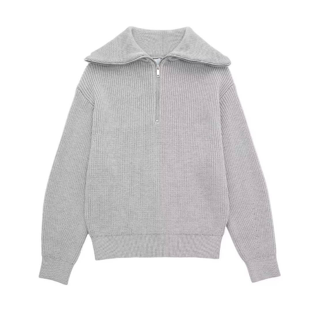 Gestreifter Strickpullover mit Reißverschluss und Kragen